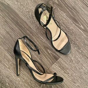 The mode collective Triple Strap Sandal in Black Lizard